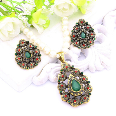 

Fashion Women Rhinestone Bead Jewelry Sets Resin Earring Imitation Pearl Necklace Hollow Out Flower Vintage Ethnic Jewelry Sets