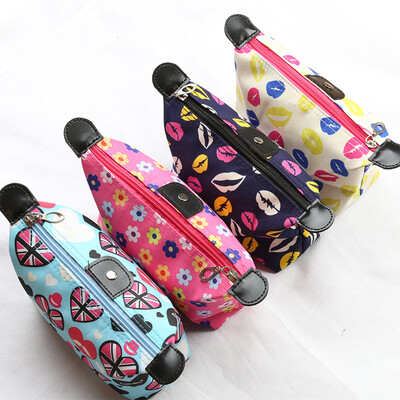 

Portable cosmetics storage bag waterproof Oxford cloth cosmetic bag travel men&women wash bag color random