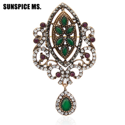 

Благородное достоинство Турецкие женщины Полые цветы Винтаж Броши штыри Античные золотые цвета смолы Ювелирные наложения кругов Ин