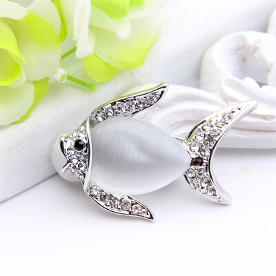 

New Style Women Fish Brooches Jewelry Opal Crystal Brooches Broches Lady Lapel Hijab Pins Rhinestone Multi-function Pin Bijoux