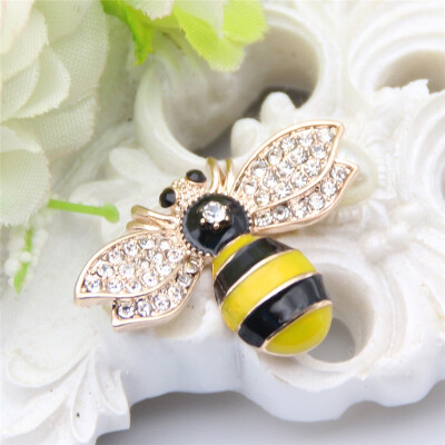 

Cute Bee Brooch Pin Women Lapel Pins Flies Insect Christmas Brooches Rhinestone Enamel Animal Jewelry Broches Girl Festival Gift