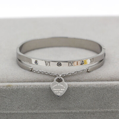 

New Korean Roman Bracelet with Diamond Chain Hanging Heart Bracelet Titanium Steel Dark Clasp Bracelet