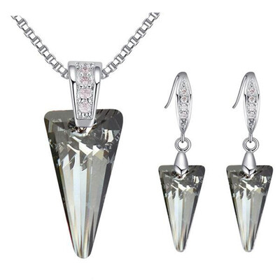 

Модные аксессуары Crystal Triangle Spike Pendant Ожерелья Пирсинг Серьги для женщин Свадебные наборы ювелирных изделий 25258