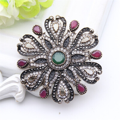

Gorgeous Rhinestone Brooches pins For Women Flower Resin Crystal Broches Brooch Turkish Lapel Hijab Pins Indian Bride Jewelry