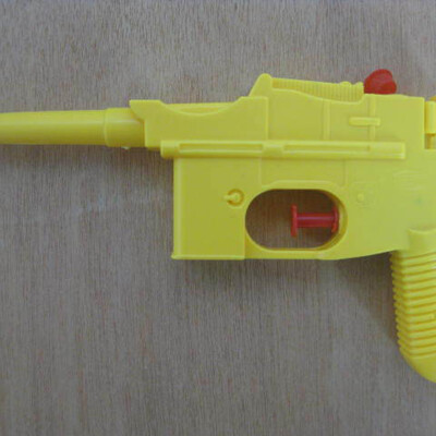 

1992 Basic Fun SUPER SOAKER Key Chain WATER GUN Brand New TAG Yellow Toys Beach Water Gun Toys Kids Summer Gaming Squirt Toy Child