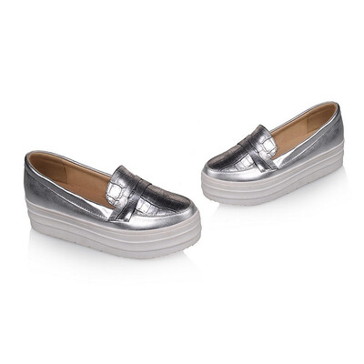 

IDIFU Womens Trendy Plaid Low Top Loafers Slip on Platform Sneakers