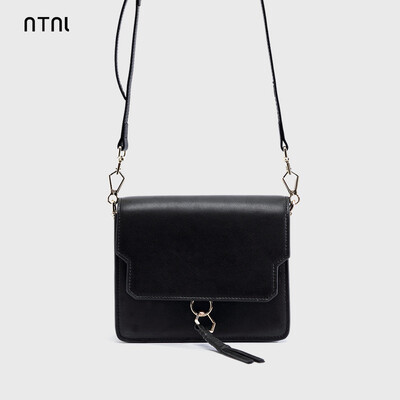 

NTNL vintage leather slanted across single shoulder bag trend simple small square bag