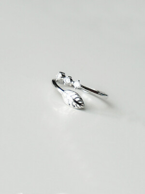 

ONICE 925 Sterling Silver Rings Features Leaf Star Design WQJ028