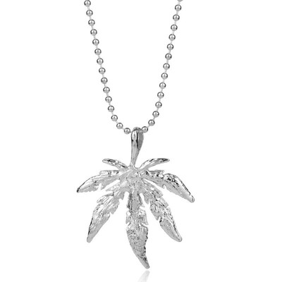 

2018 Europe&America hip hop marijuana leaf necklace trend personality maple leaf pendant sweater chain clothes accessories for