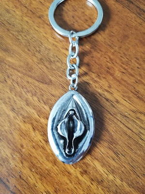 

Metal carving personalize to attract gifts to hang the female genital key chain female genital gift jewelry