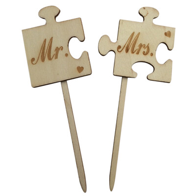 

UpperX Mr & Mrs wooden cake with fine cake decoration