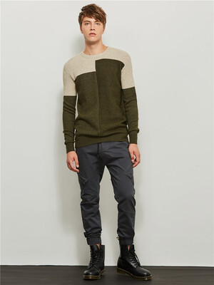 

Feblack Sweater
