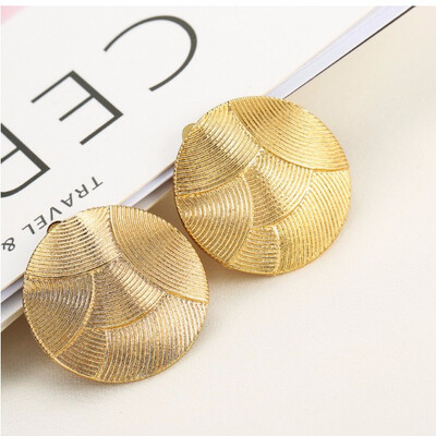 

Circular exaggerated ripple clip earringswedding gift wedding jewelry earrings unique design style