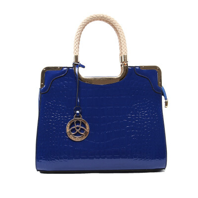 

Exquisite Croco Solid Color Handbag