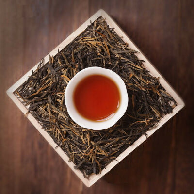 

Premium Organic Ancient Tree Golden Needles Dian Hong Yunnan Gold Black Tea