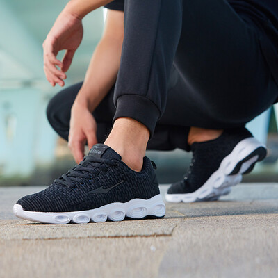 

Hongxing Erke sneakers