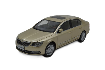 

1:18 масштаб Skoda SuperB 2013 литая модель автомобиля золото