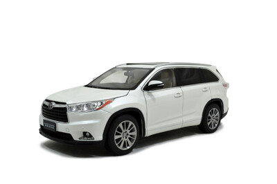 

1:18 scale Toyota Highlander 2015 diecast model car white