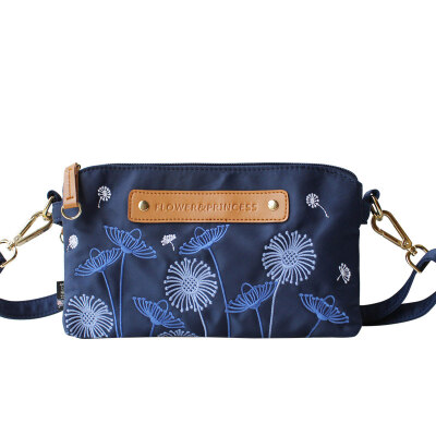 

Flower Princess Dandelion Original Embroidery Art Messenger Messenger Hand Shoulder Necklace 1609XF007 Blue