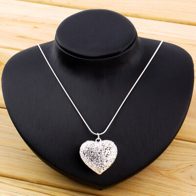 

Fashion Women Exquisite Hollow Heart Shape Pendant Chain Necklace