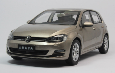 

1:18 scale VW Volkswagen Golf A7 deicast model car gold