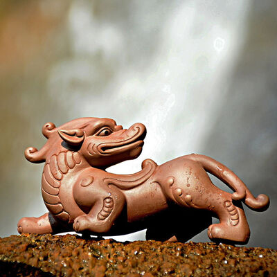 

Handmade Yixing Zisha Clay Pixiu Pi Yao the Pet Mascot Tea the Table Decoration Ornament