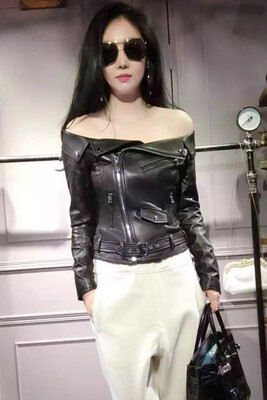 

Leather leather girl short section of the motorcycle models handsome leaking shoulder word sheep sheep leather jacket