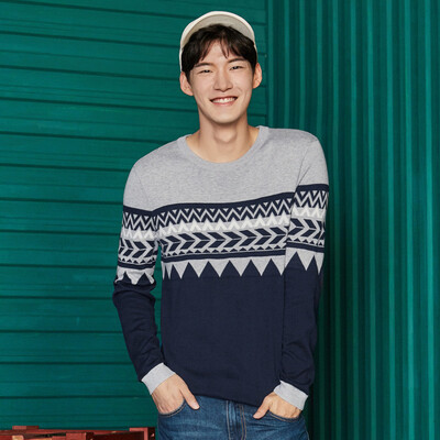

Semir (Semir) 2017 осень круглый свитер шеи мужчины Корейский молодых мужчин свитер прилив личности свитер дна рубашки 14316071210 синий и белый цвета S