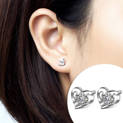 

Yinman S925 silver heart-shaped earrings female models Korea Korea simple jewelry gifts gifts to send his girlfriend jewelry and love to send his girlfriend Valentine's Day birthday gift