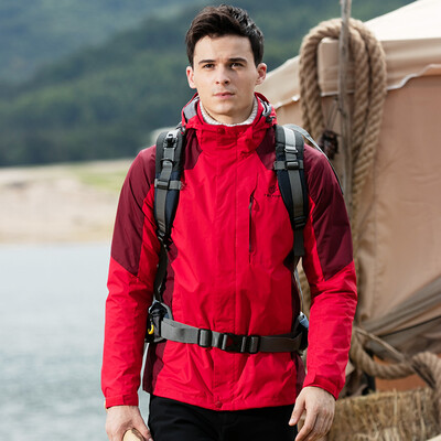 

Autumn and winter new outdoor waterproof charging clothes for the men and women in two pieces of a combination of mountaineering c