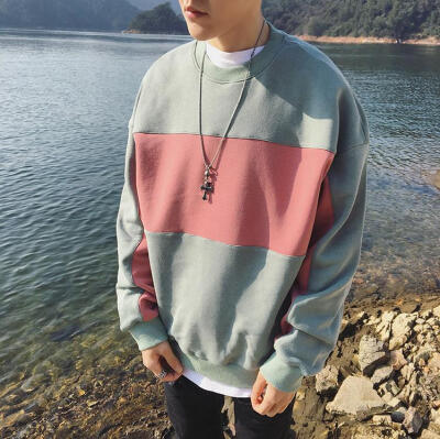 

Trend splicing hit color sweater male Korean version of the wave of students Hong Kong wind chic sweater men and women bf wind cou