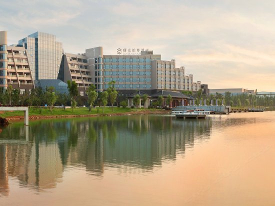 六安曙光铂尊酒店