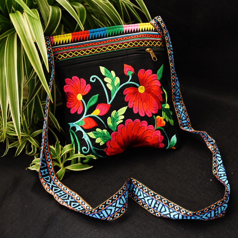 民族风百搭斜包刺绣花包单肩斜挎包彝族傣族舞台休闲包包生日节日礼物