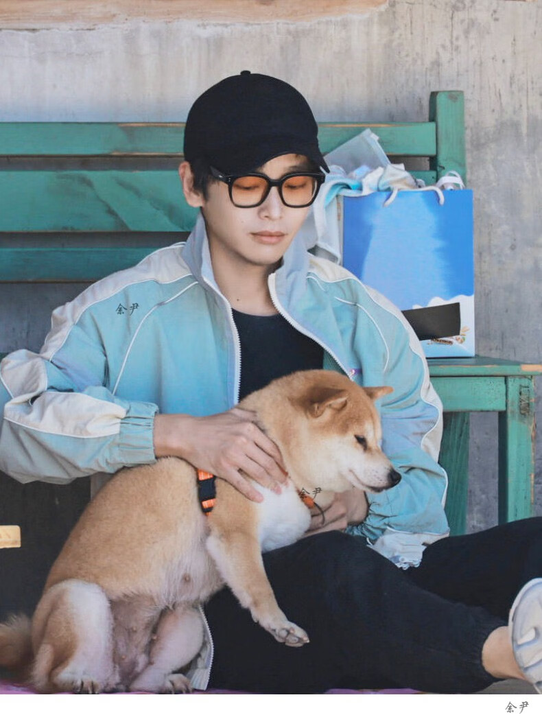 旗舰京选彭昱畅同款gm墨镜女感2022新款太阳眼镜男款潮防紫外unac黑框