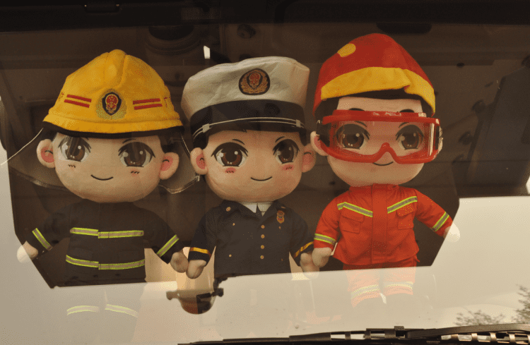消防员玩偶消防员人偶曾小萌消防员毛绒公仔布娃娃情侣礼品119兵小萌