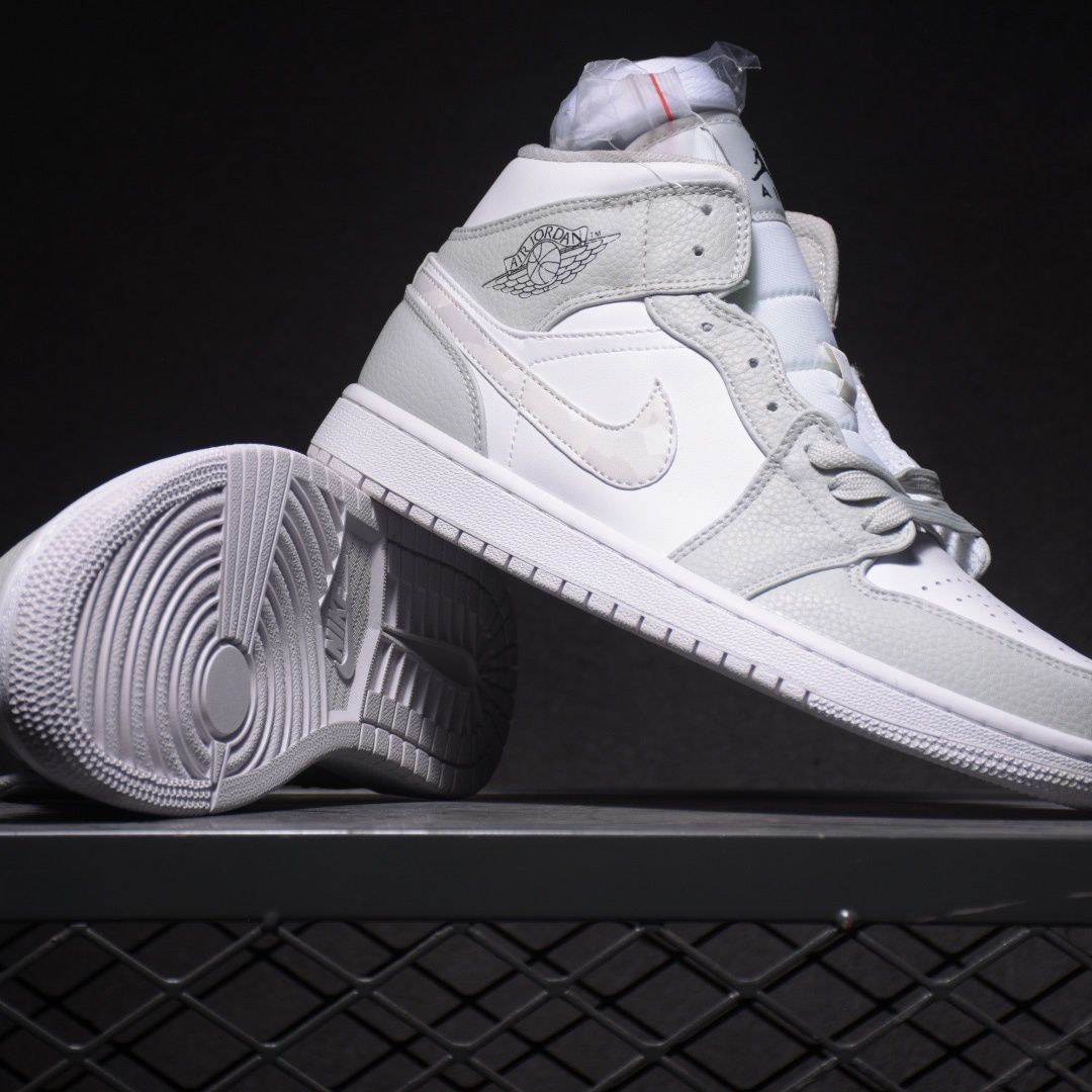 正确高版本aj高帮鞋黑曜石aj男鞋联名变色龙低帮女正版aj1北卡蓝36