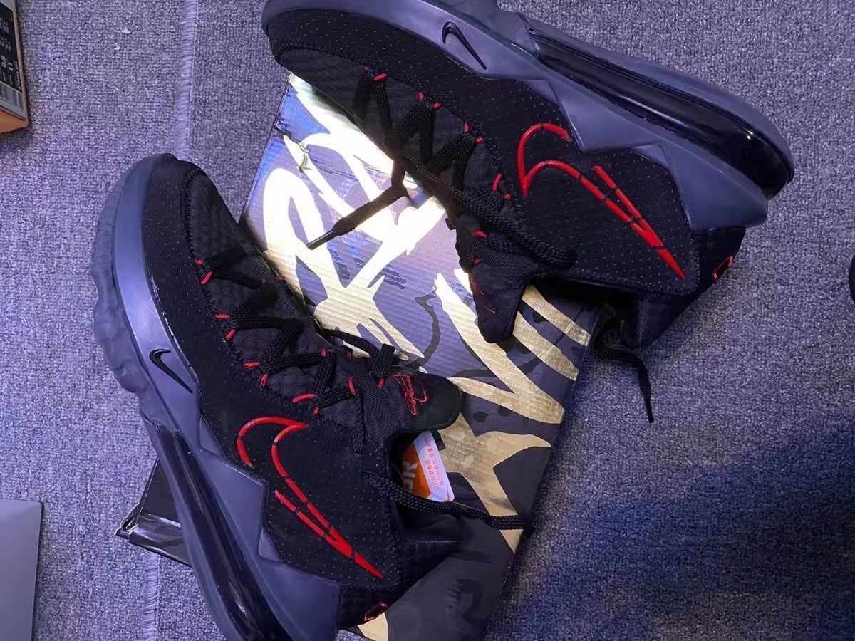 lebron詹姆斯17代low篮球鞋男白紫夜光灌篮防滑耐磨气垫实战战靴