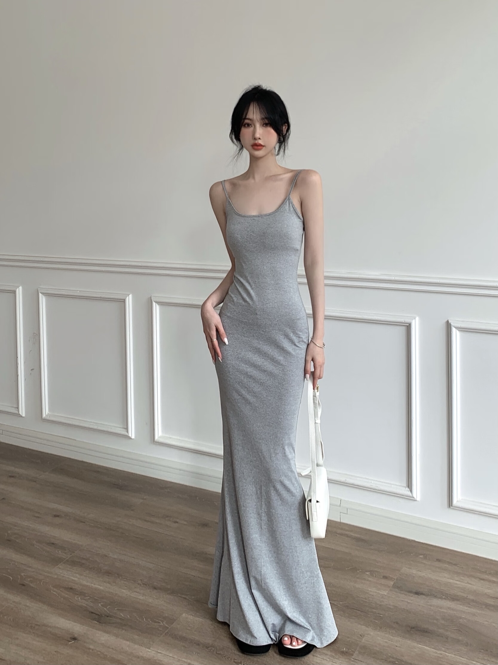 雁枫灵夏季新款连衣裙吊带鱼尾裙女2022长款复古收腰显
