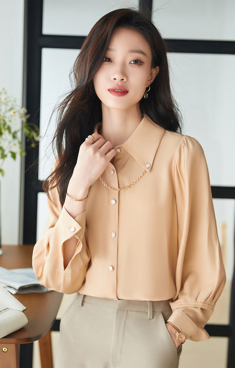 秦菲米杏色衬衫女春季2022新款时尚气质高级感休闲方领灯笼袖衬衣设计