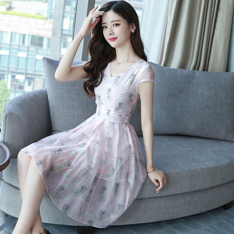 沙滩裙新款小个子短款裙子女夏2019新款碎花雪纺连衣裙海边度假沙滩裙