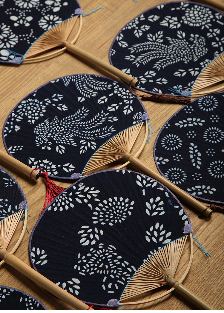 蓝印花布扇子 中式复古风棉布扎染印青蓝花布面整竹团扇面女宫扇子