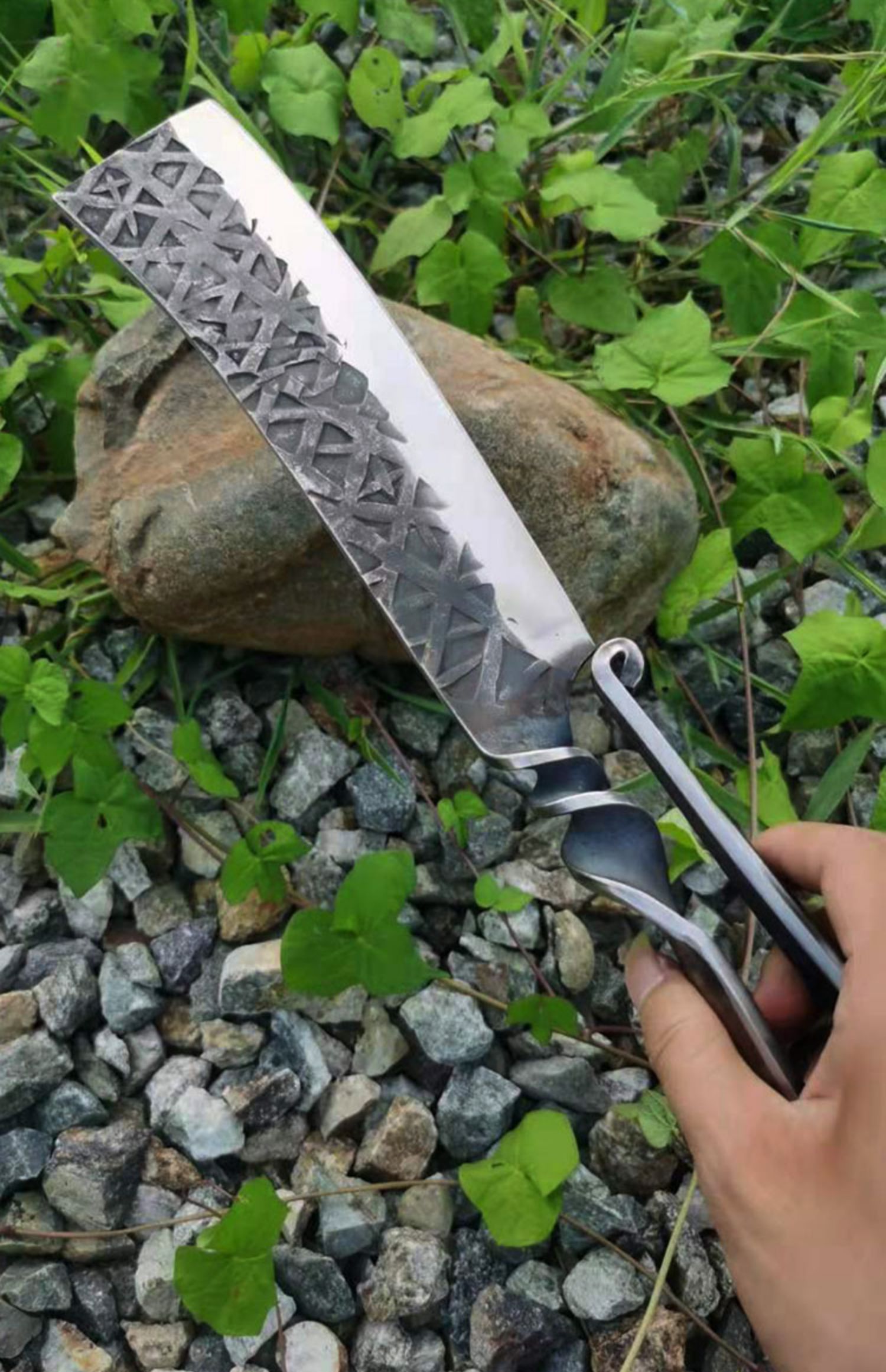 龙泉砍柴刀劈柴刀手工锻打特殊钢柴刀实木柄带套别腰户外全钢镰刀sn