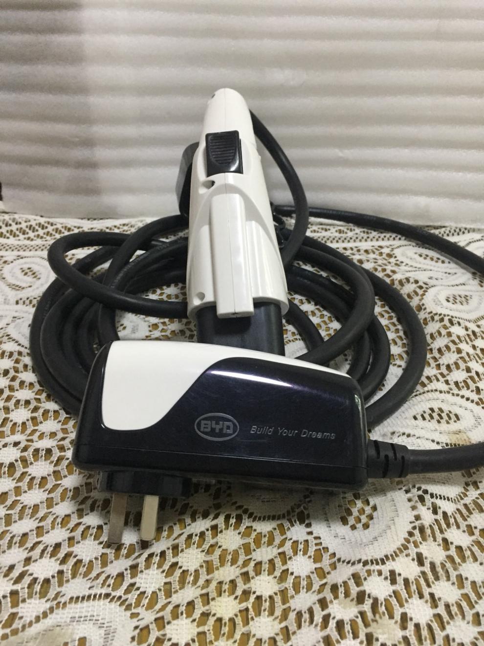 比亚迪秦唐宋dm元s2汉e2原装电动汽车充电器线充电枪充电均衡充电白色