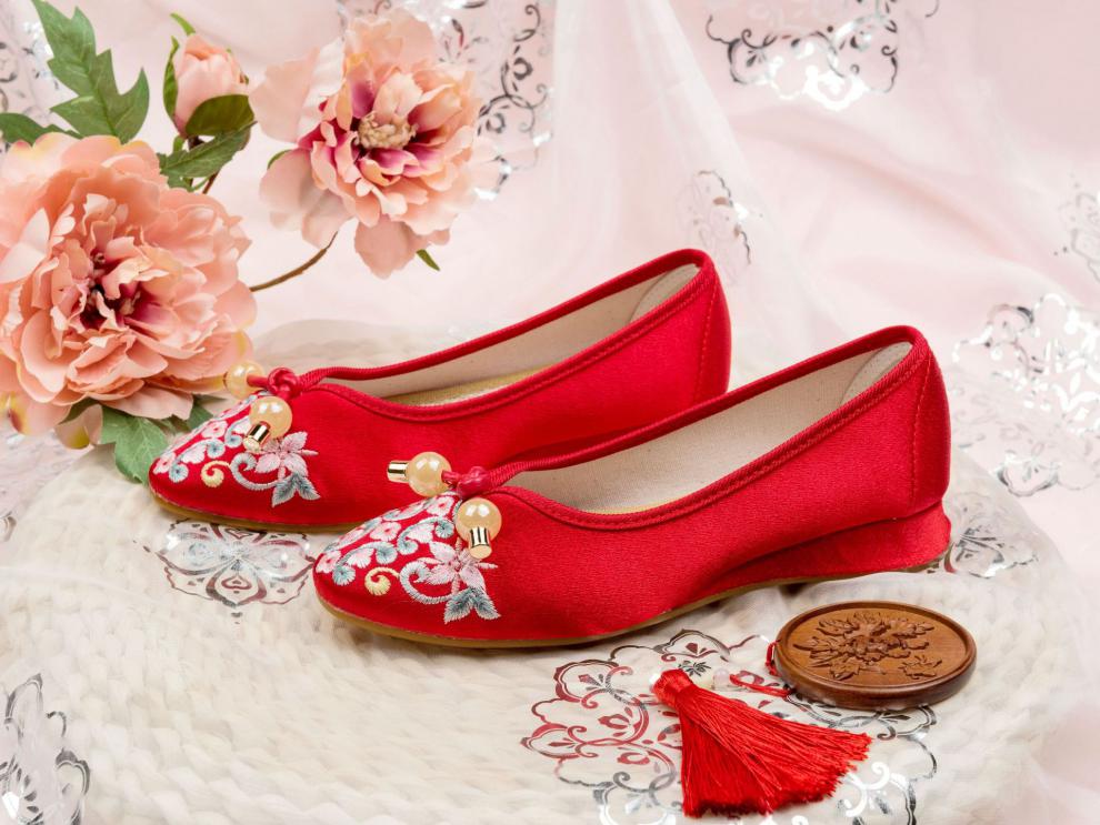 女王范缎面绣花鞋老北京民族风布鞋刺绣单鞋配旗袍鞋女鞋 723-24红色