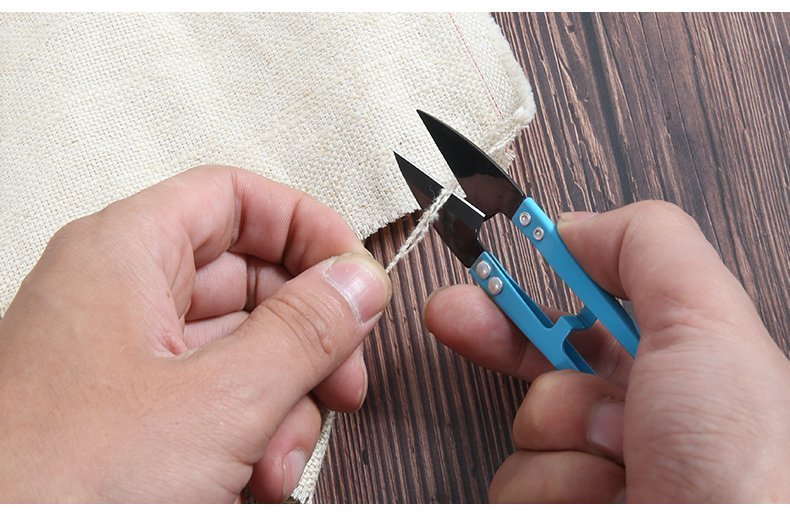 新款碳钢小剪刀张小泉碳钢修线头小剪刀家用u型弹簧纱剪十字绣服装裁