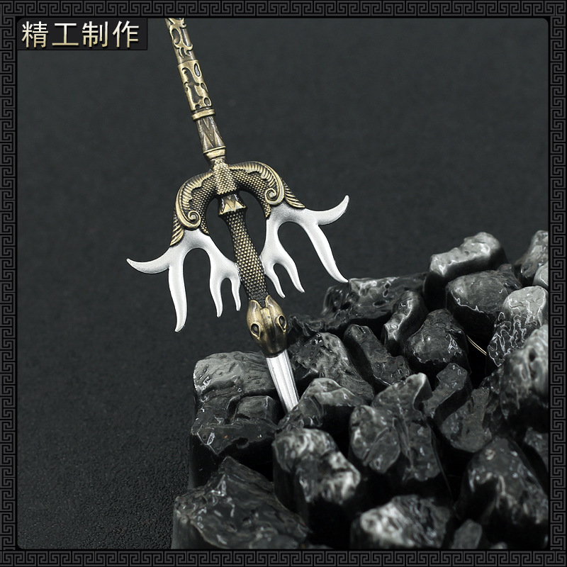 隋唐演义周边宇文成都凤翅镏金镗大号冷金属模型合金摆