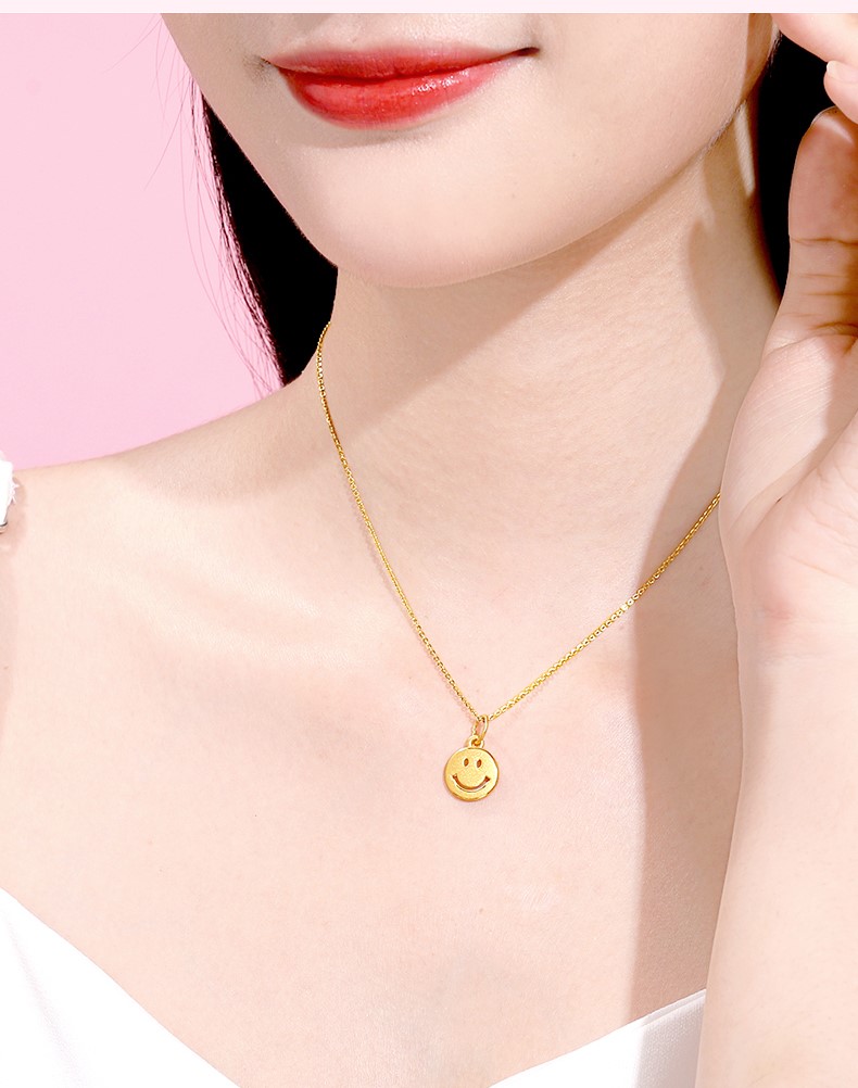 老凤祥风格云同款足金笑脸黄金项链女3硬金微笑小圆牌吊坠金锁骨套链