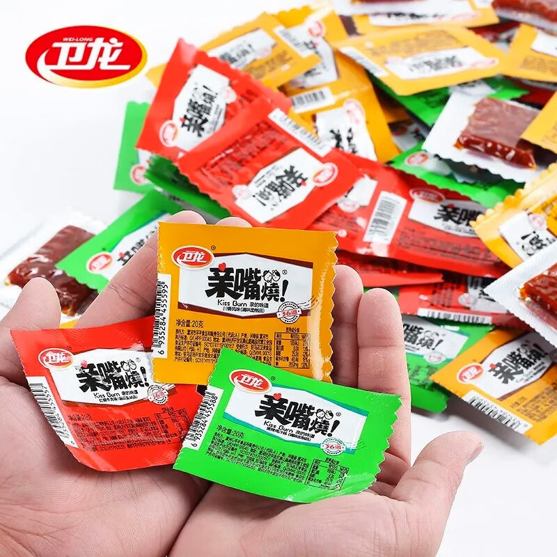 卫龙亲嘴烧辣条100片整箱长条小包装面筋零食混合口味休闲食品麦辣鸡