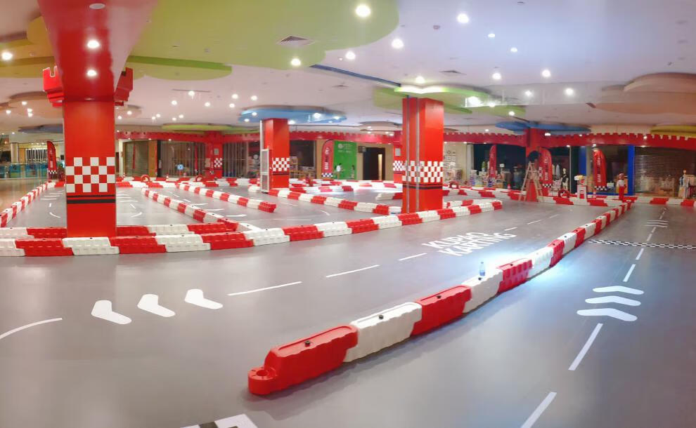 智潮水马卡丁车防撞栏商场围挡卡丁车围挡户外防撞栏儿童游乐设备12米