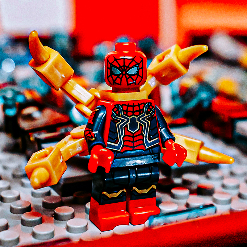 漫威电影复仇者联盟4钢铁侠玩具蜘蛛侠基地格纳库466颗粒内含8人仔